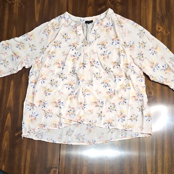 Floral Women's Top - Picture 1 of 12